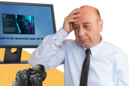 Un homme à l'air triste devant son nouvel appareil photo